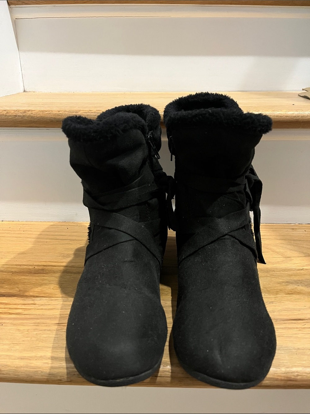 Women's Black Faux-Suede Winter Ankle Boots with Plush Collar